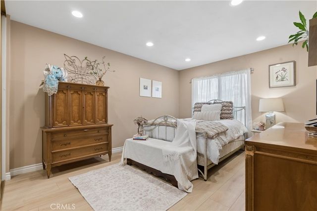 26047 Palomita, Valencia, CA 91355