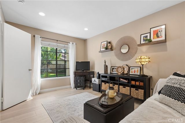 26047 Palomita, Valencia, CA 91355