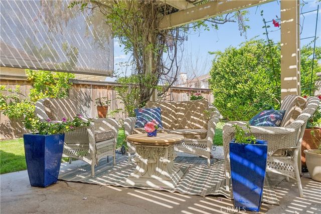 26047 Palomita, Valencia, CA 91355