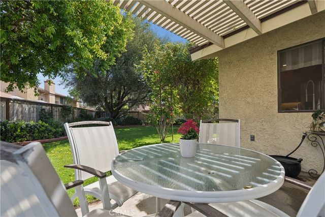 26047 Palomita, Valencia, CA 91355