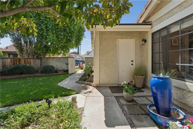 26047 Palomita, Valencia, CA 91355