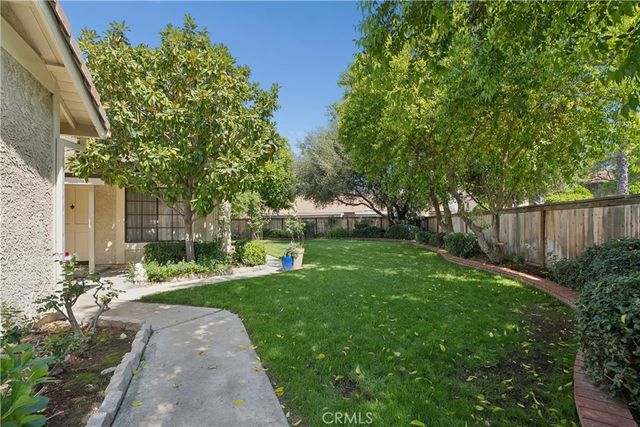 26047 Palomita, Valencia, CA 91355