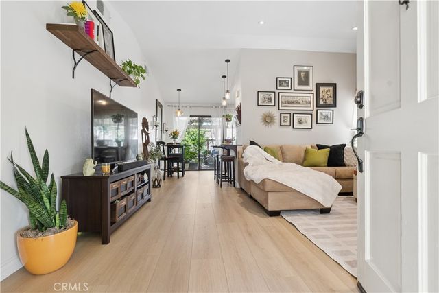 26047 Palomita, Valencia, CA 91355