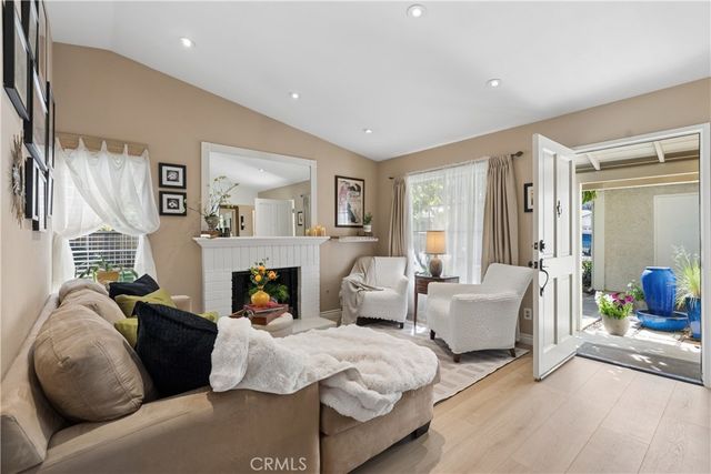 26047 Palomita, Valencia, CA 91355