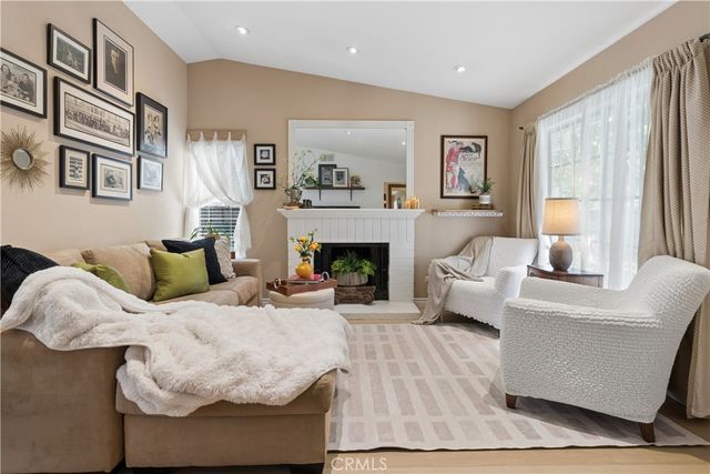 26047 Palomita, Valencia, CA 91355