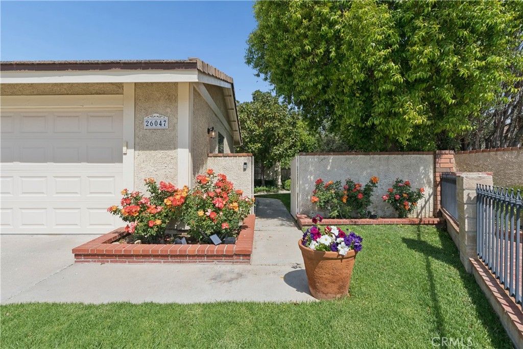 26047 Palomita, Valencia, CA 91355