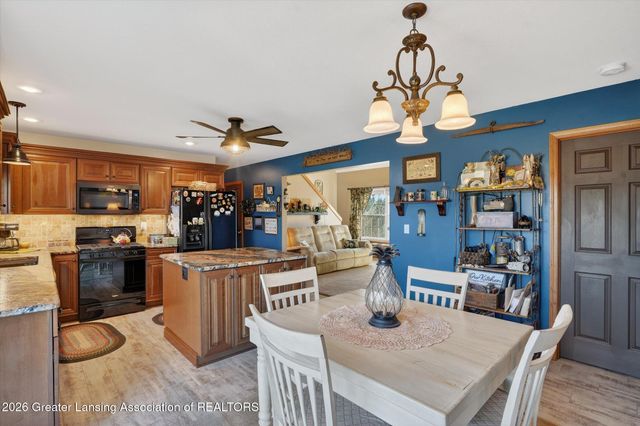 6042 Amanda Drive, Eaton Rapids, MI 48827