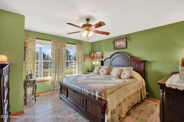 6042 Amanda Drive, Eaton Rapids, MI 48827