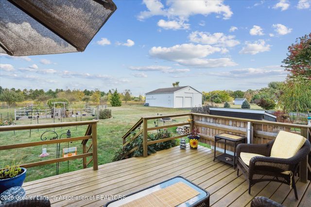 6042 Amanda Drive, Eaton Rapids, MI 48827