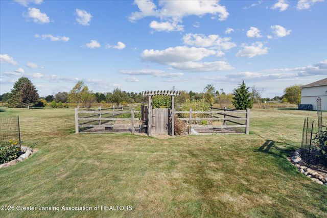 6042 Amanda Drive, Eaton Rapids, MI 48827