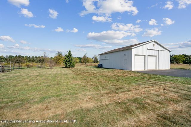 6042 Amanda Drive, Eaton Rapids, MI 48827