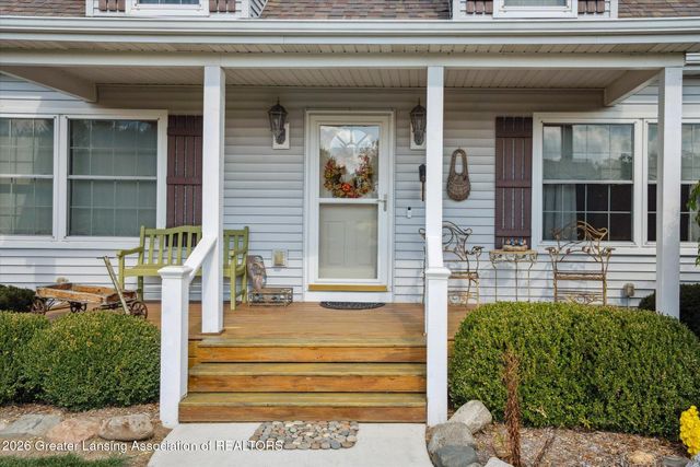 6042 Amanda Drive, Eaton Rapids, MI 48827