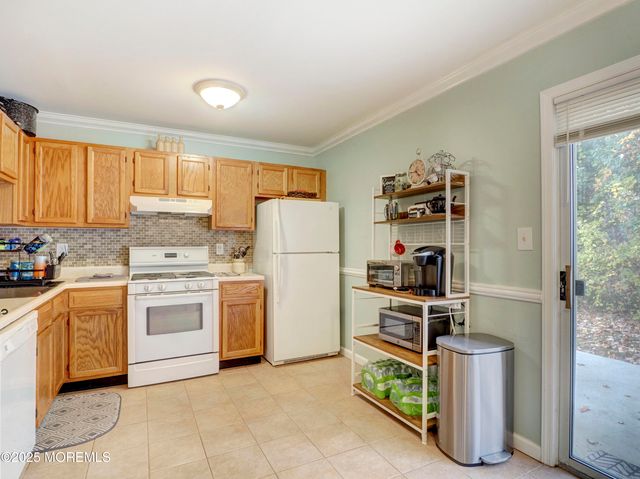 82 Cliffwood Avenue W 25, Cliffwood, NJ 07721