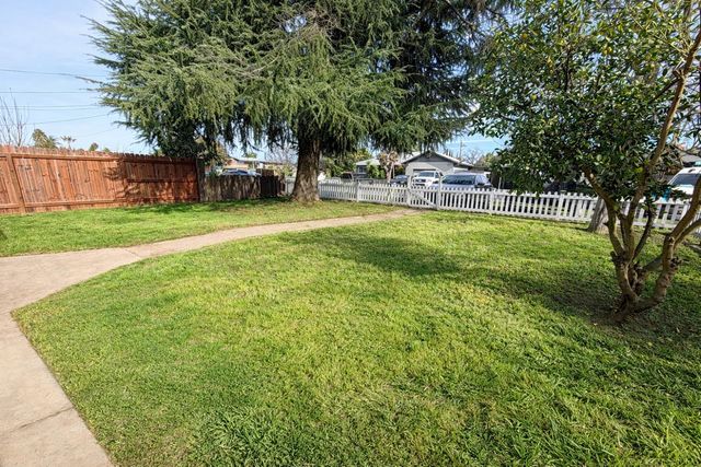 378 N Lawrence Ave, Yuba City, CA 95991