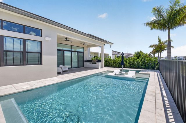 20033 Hirono Lane, Boca Raton, FL 33434