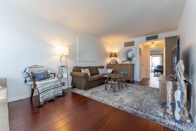 2004 Lake Osborne Drive 9, Lake Worth Beach, FL 33461