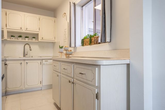 2004 Lake Osborne Drive 9, Lake Worth Beach, FL 33461