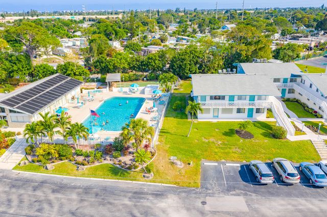 2004 Lake Osborne Drive 9, Lake Worth Beach, FL 33461