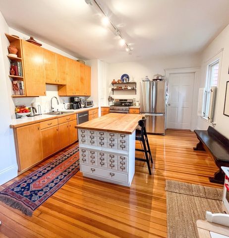 35 William St 2, Cambridge, MA 02139