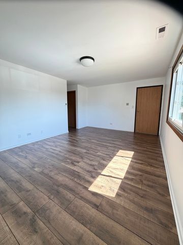 311 Dawn Court 2, Bloomingdale, IL 60108