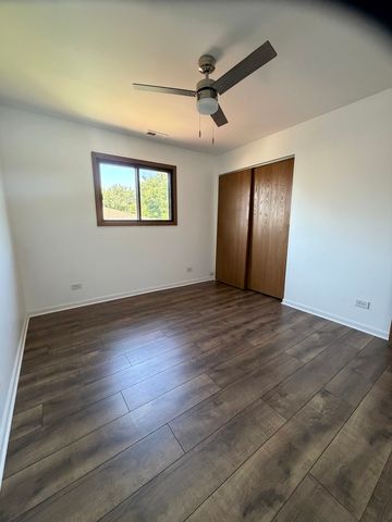 311 Dawn Court 2, Bloomingdale, IL 60108