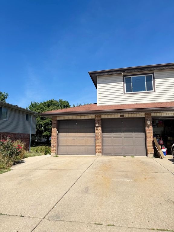 311 Dawn Court 2, Bloomingdale, IL 60108