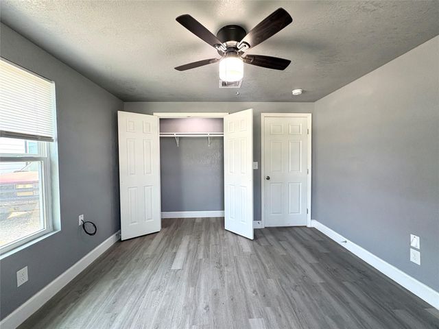 405 N Erskine Street, Angleton, TX 77515