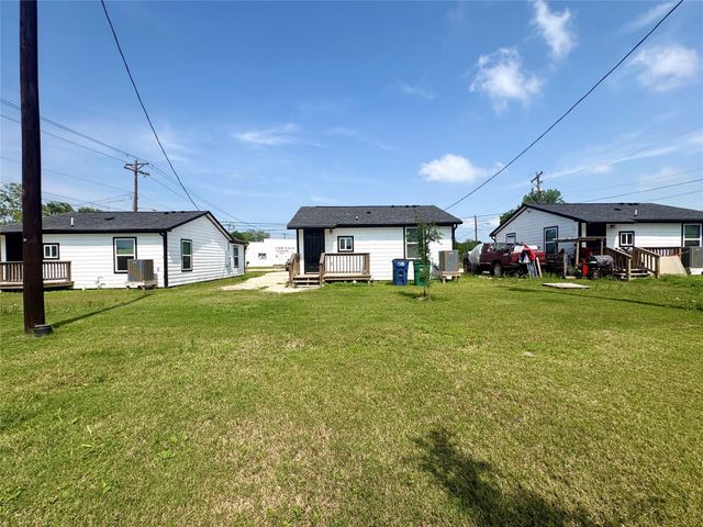 405 N Erskine Street, Angleton, TX 77515