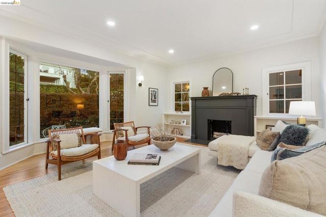 301 301 El Cerrito Avenue, Piedmont, CA 94611