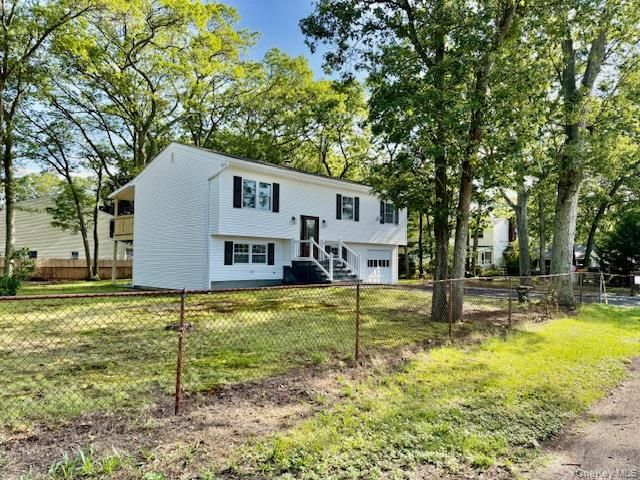 30 7th Street, Holbrook, NY 11741