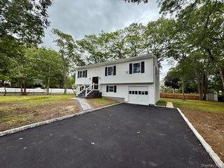 30 7th Street, Holbrook, NY 11741