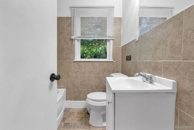 10750 Albany Street, Oak Park, MI 48237