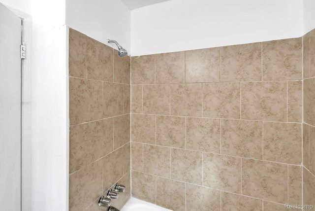 10750 Albany Street, Oak Park, MI 48237