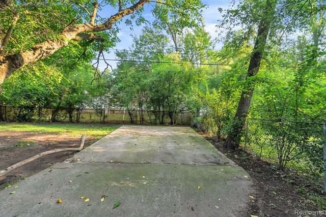 10750 Albany Street, Oak Park, MI 48237