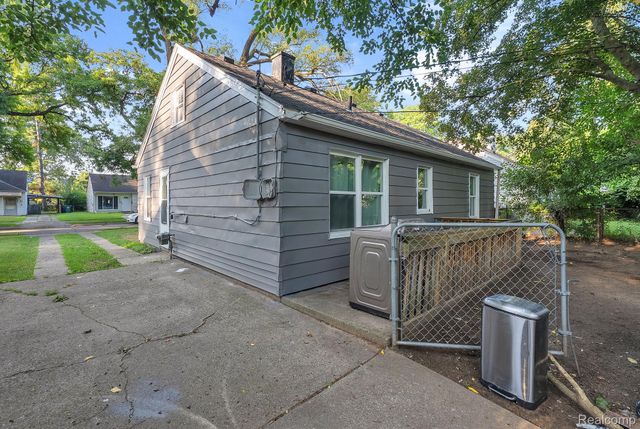 10750 Albany Street, Oak Park, MI 48237