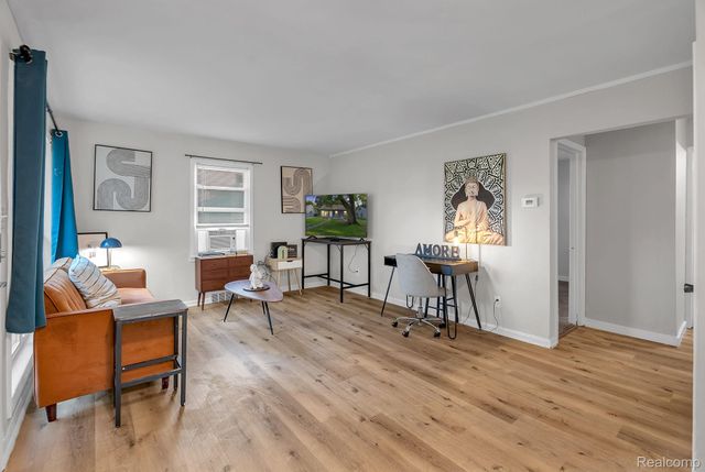 10750 Albany Street, Oak Park, MI 48237