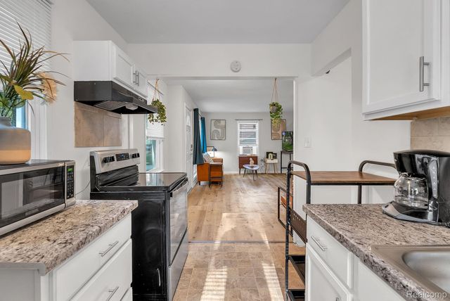 10750 Albany Street, Oak Park, MI 48237