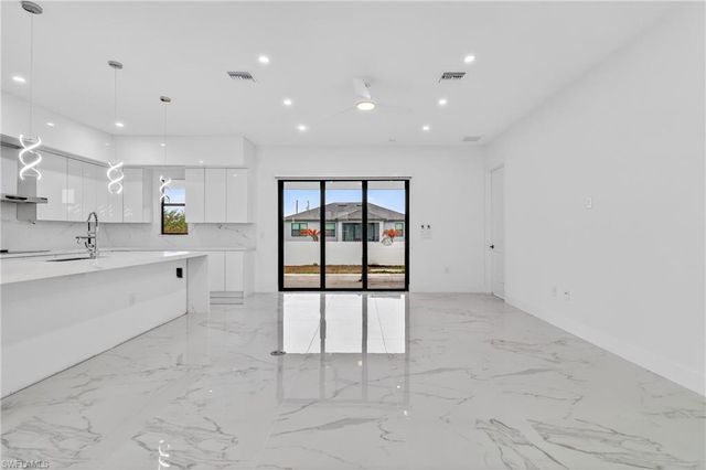 4107 16th ST SW, Lehigh Acres, FL 33976