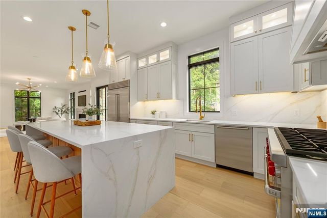 27 Crestwood Drive, Glen Rock, NJ 07452
