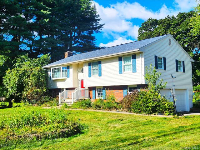 102 Meadow Lane, Poughkeepsie, NY 12603