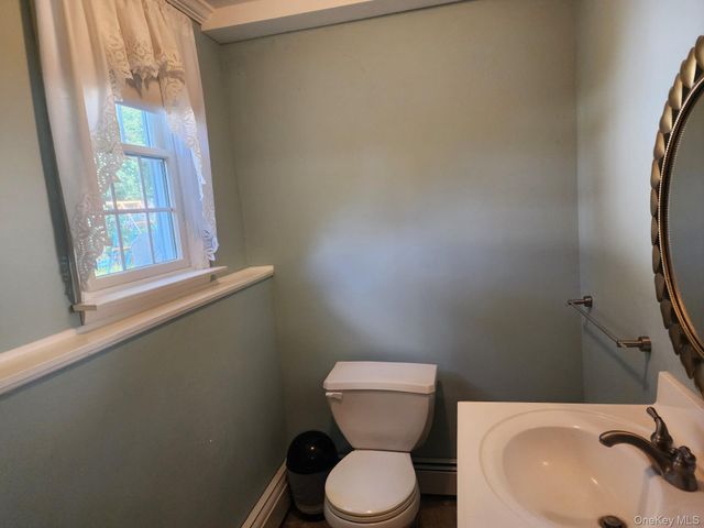 102 Meadow Lane, Poughkeepsie, NY 12603