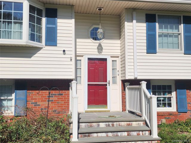 102 Meadow Lane, Poughkeepsie, NY 12603