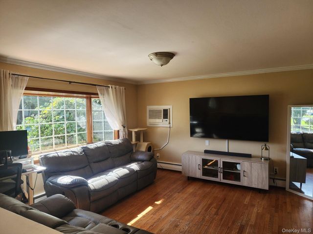 102 Meadow Lane, Poughkeepsie, NY 12603