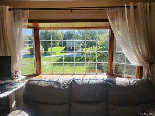 102 Meadow Lane, Poughkeepsie, NY 12603
