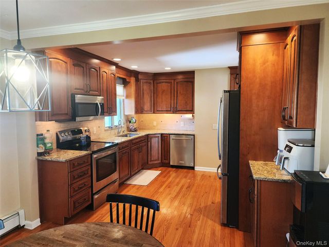 102 Meadow Lane, Poughkeepsie, NY 12603