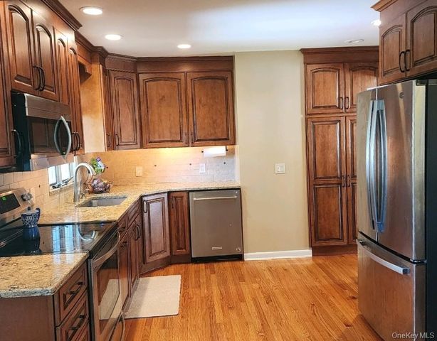 102 Meadow Lane, Poughkeepsie, NY 12603