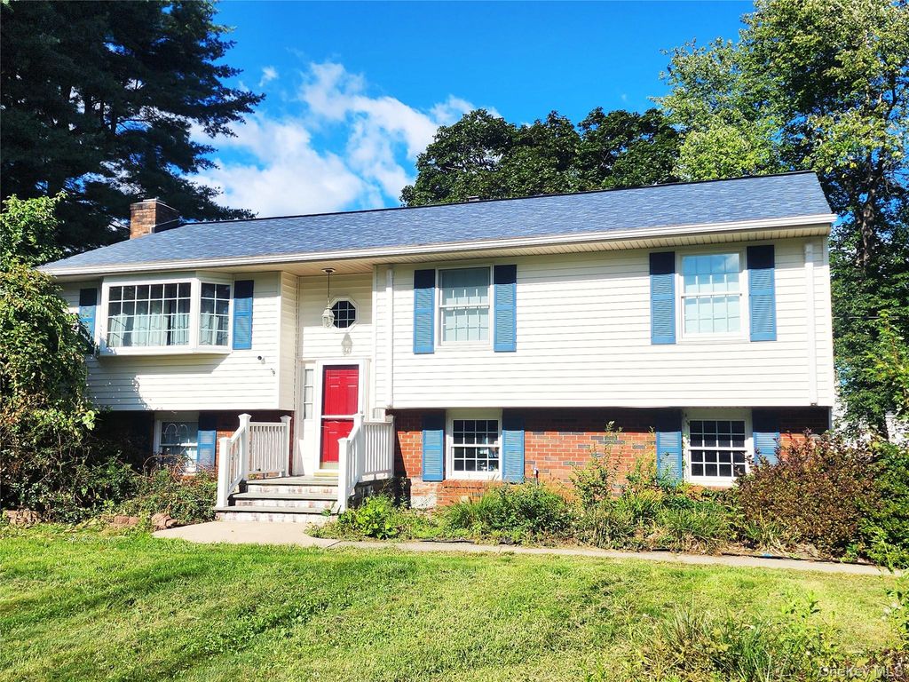 102 Meadow Lane, Poughkeepsie, NY 12603