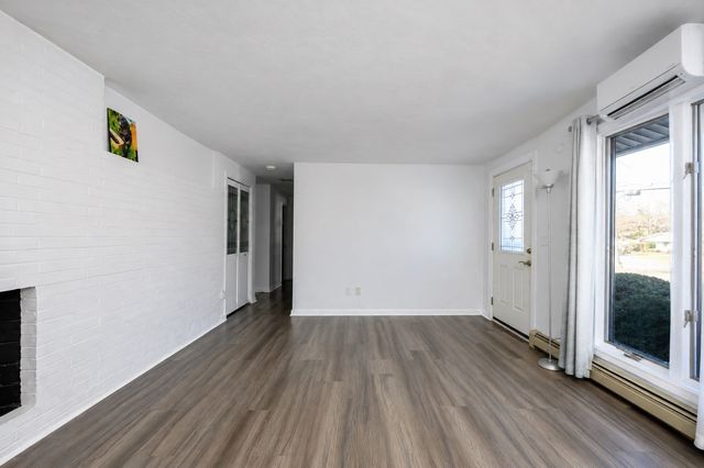 95 Rindone St, Holbrook, MA 02343