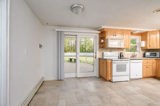 95 Rindone St, Holbrook, MA 02343