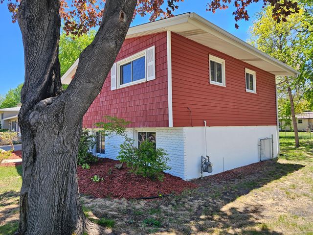 748 82nd Avenue NE, Spring Lake Park, MN 55432